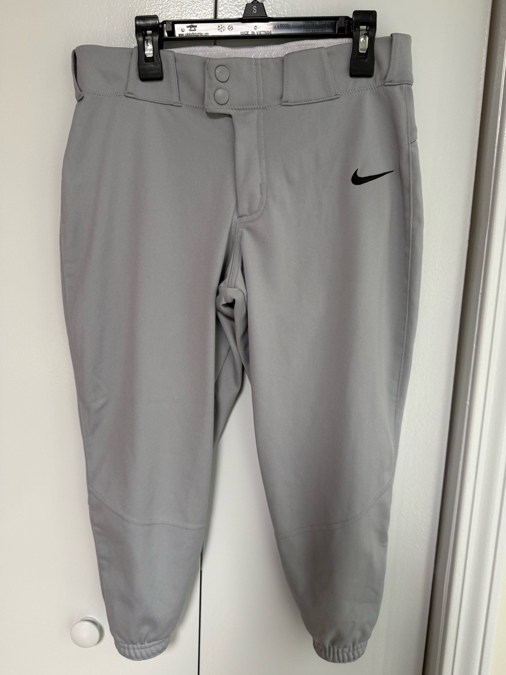 Nike Women’s Light Gray Softball Joggers with Black Swoosh